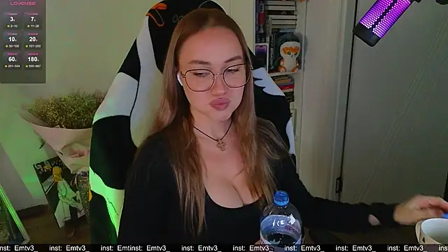 Emili1- online show from November 21, 2025, 8:46 am