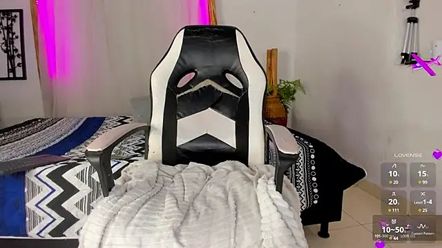 Snapshot of _RedMoon chatting on March 19, 2025, 11:25 pm RedMoon online show from March 19, 2025, 11:25 pm