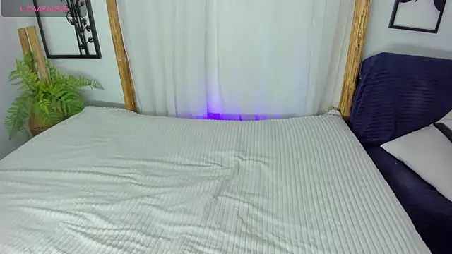 Snapshot of _RedMoon chatting on September 30, 2025, 8:47 pm RedMoon online show from September 30, 2025, 8:47 pm