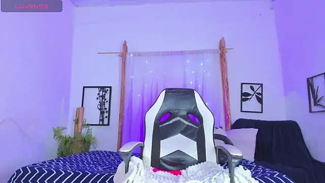 Snapshot of _RedMoon chatting on October 5, 2025, 6:50 pm RedMoon online show from October 5, 2025, 6:50 pm