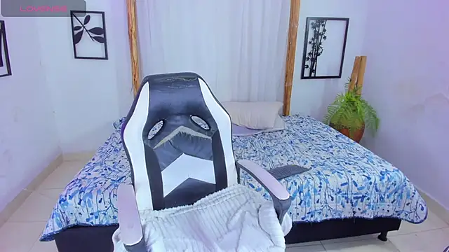 Snapshot of _RedMoon chatting on November 13, 2025, 9:03 pm RedMoon online show from November 13, 2025, 9:03 pm