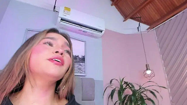 selene tylor  online show from April 4, 2026, 8:06 pm