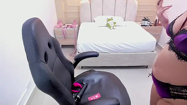 MADISON ROWAN1 online show from March 7, 2026, 2:52 am