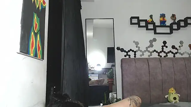 Liza Thurner online show from February 5, 2025, 3:55 am