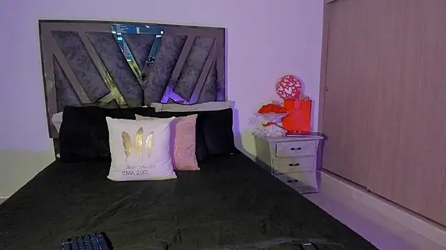 Deborah Colins online show from October 17, 2025, 12:58 am