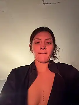 emilysue1 online show from December 2, 2025, 9:21 pm