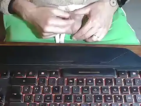 Adri gard online show from March 10, 2025, 8:45 pm