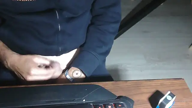 Adri gard online show from October 14, 2025, 8:42 pm