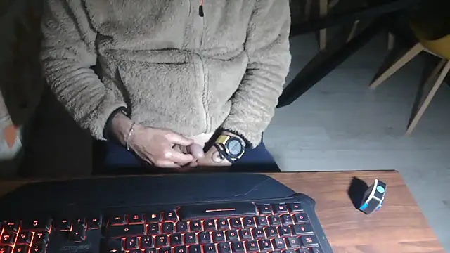 Adri gard online show from April 16, 2026, 8:20 pm