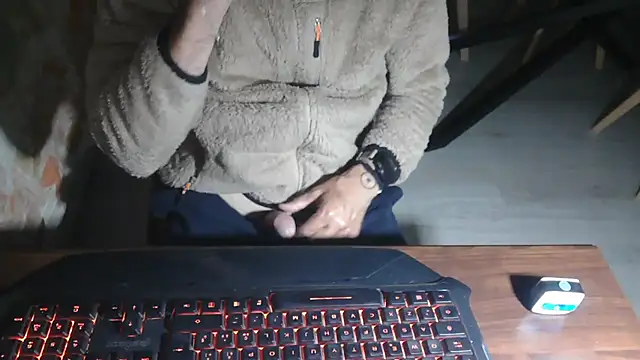 Snapshot of Adri_gard chatting on May 1, 2026, 8:57 pm Adri gard online show from May 1, 2026, 8:57 pm