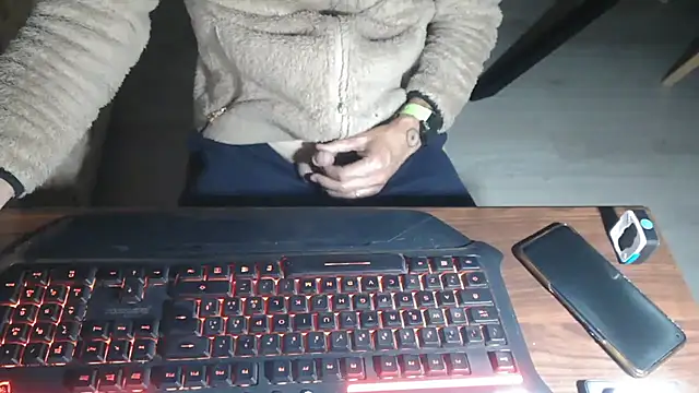 Snapshot of Adri_gard chatting on May 4, 2026, 8:38 pm Adri gard online show from May 4, 2026, 8:38 pm