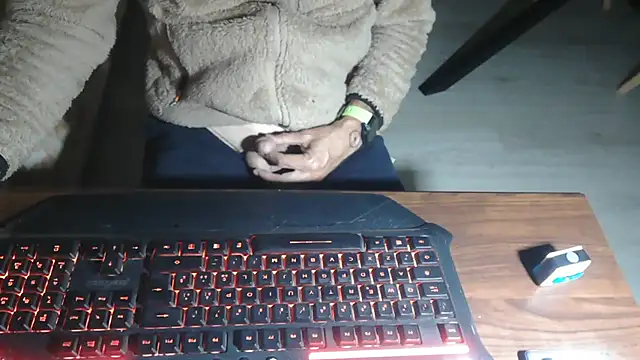 Snapshot of Adri_gard chatting on May 5, 2026, 8:39 pm Adri gard online show from May 5, 2026, 8:39 pm