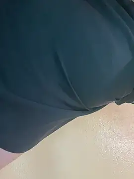 Snapshot of Evelyn_Moon chatting on February 17, 2025, 3:15 am Evelyn Moon online show from February 17, 2025, 3:15 am