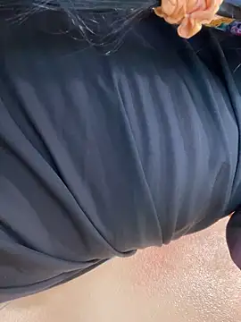 Snapshot of Evelyn_Moon chatting on November 19, 2025, 1:33 pm Evelyn Moon online show from November 19, 2025, 1:33 pm