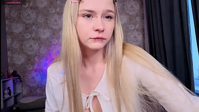 Snapshot of Milia_Parker chatting on July 7, 2026, 5:06 pm Milia Parker online show from July 7, 2026, 5:06 pm