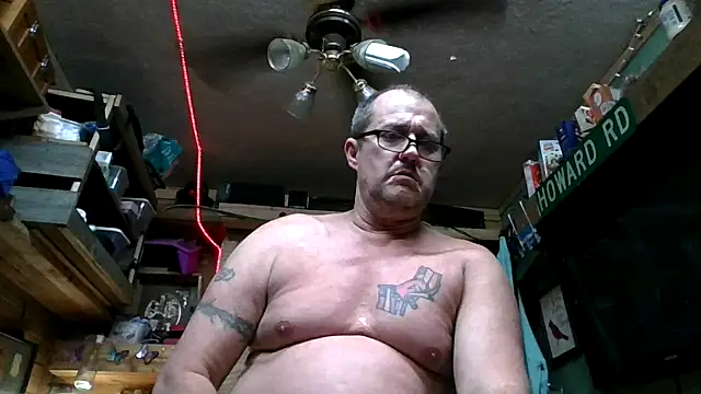 Snapshot of FKHoward chatting on April 6, 2026, 12:30 am FKHoward online show from April 6, 2026, 12:30 am