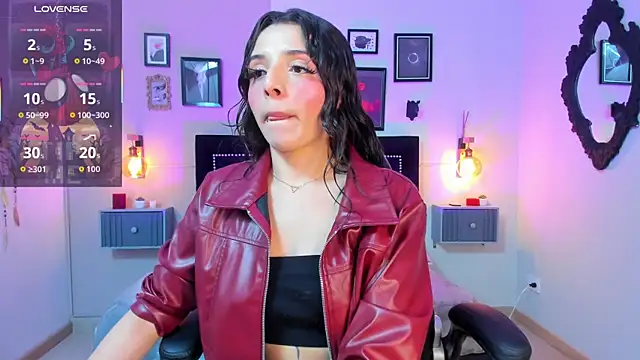 Snapshot of Charlotte__Benett chatting on November 3, 2025, 4:36 am Charlotte Benett online show from November 3, 2025, 4:36 am