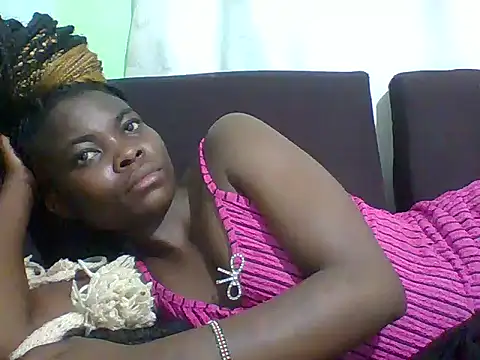 Snapshot of sexxyqueenn22 chatting on October 25, 2025, 4:35 pm sexxyqueenn22 online show from October 25, 2025, 4:35 pm