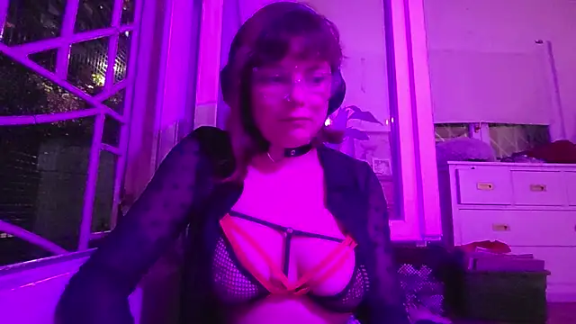 estivalia xxx online show from March 17, 2026, 1:10 am