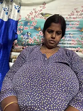 Snapshot of Beauty-queen chatting on February 24, 2026, 1:31 pm Beauty-queen online show from February 24, 2026, 1:31 pm