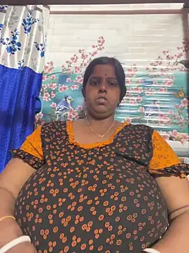 Snapshot of Beauty-queen chatting on February 28, 2026, 1:34 pm Beauty-queen online show from February 28, 2026, 1:34 pm