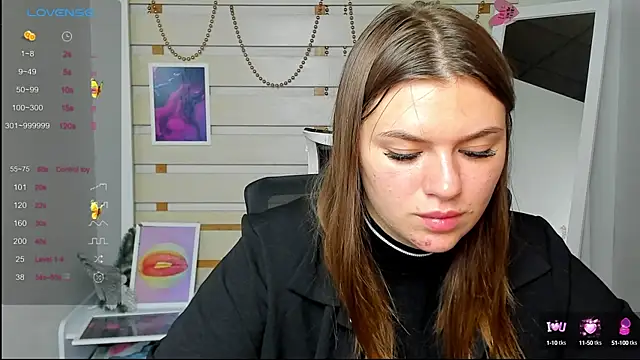 Josephine Kiss online show from September 10, 2025, 7:47 pm