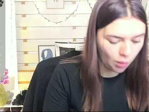 Josephine Kiss online show from December 22, 2025, 8:11 am