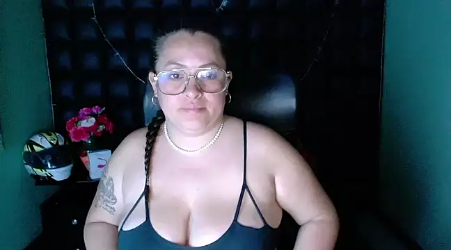 SaraThomso online show from December 31, 2024, 9:10 am