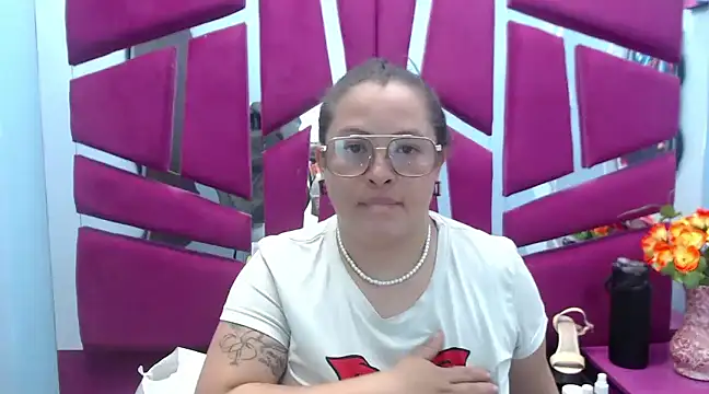 SaraThomso online show from February 6, 2025, 2:55 am