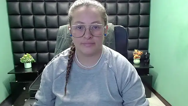 SaraThomso online show from February 21, 2025, 3:01 am