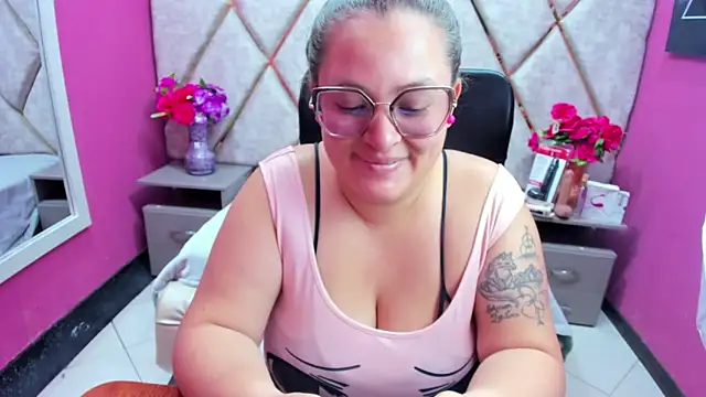 SaraThomso online show from December 16, 2025, 2:22 pm