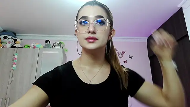 caroline jonson online show from December 19, 2024, 7:29 pm