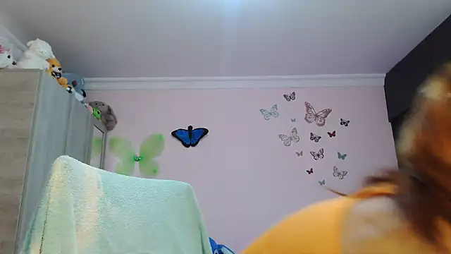 caroline jonson online show from November 14, 2025, 8:29 pm