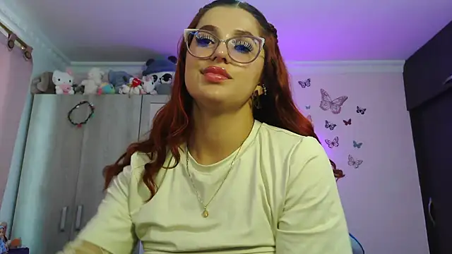 Snapshot of caroline_jonson chatting on April 19, 2026, 3:22 pm caroline jonson online show from April 19, 2026, 3:22 pm