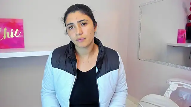 Snapshot of Danna_777_ chatting on December 29, 2024, 3:11 am Danna 777 online show from December 29, 2024, 3:11 am