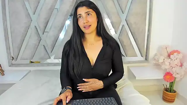 Snapshot of Danna_777_ chatting on February 18, 2025, 3:31 am Danna 777 online show from February 18, 2025, 3:31 am