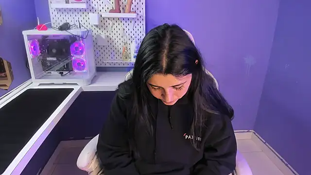 Snapshot of Danna_777_ chatting on October 19, 2025, 8:42 pm Danna 777 online show from October 19, 2025, 8:42 pm