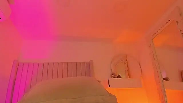 Shelynna azzul online show from February 28, 2026, 8:43 pm