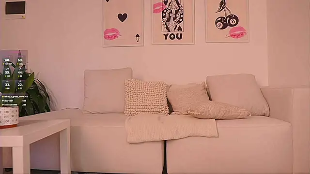 Snapshot of cute__petite chatting on December 18, 2024, 9:40 pm cute petite online show from December 18, 2024, 9:40 pm