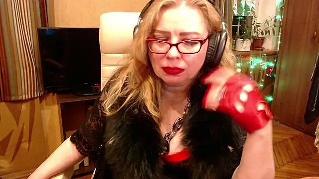 Snapshot of Miss_Tress chatting on June 6, 2026, 9:41 pm Miss Tress online show from June 6, 2026, 9:41 pm