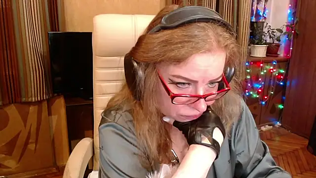 Snapshot of Miss_Tress chatting on July 4, 2026, 9:43 pm Miss Tress online show from July 4, 2026, 9:43 pm