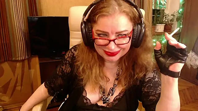 Snapshot of Miss_Tress chatting on August 4, 2026, 10:45 pm Miss Tress online show from August 4, 2026, 10:45 pm