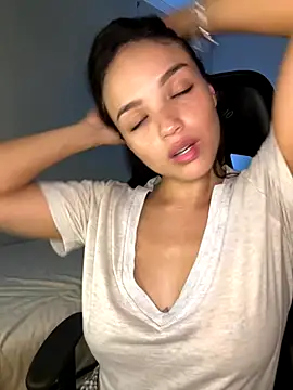 Snapshot of MisFrekcles_ chatting on October 23, 2025, 8:13 am MisFrekcles online show from October 23, 2025, 8:13 am