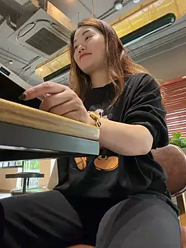 Emily 9xx online show from November 12, 2025, 2:01 am