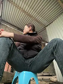 Snapshot of Emily_9xx chatting on February 15, 2026, 3:03 am Emily 9xx online show from February 15, 2026, 3:03 am