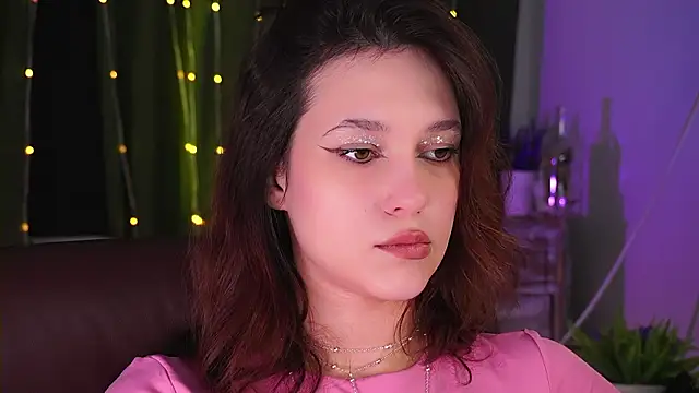 LolaLemona online show from March 11, 2026, 10:32 am