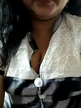 cuteyqueen online show from January 13, 2025, 4:39 am