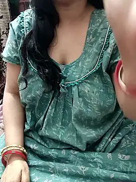 cuteyqueen online show from March 16, 2026, 3:27 pm