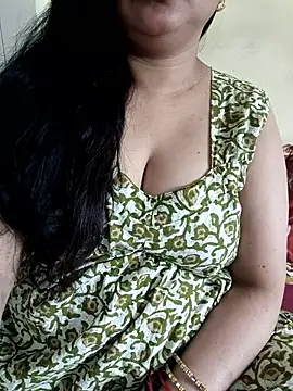 cuteyqueen online show from March 17, 2026, 4:39 am