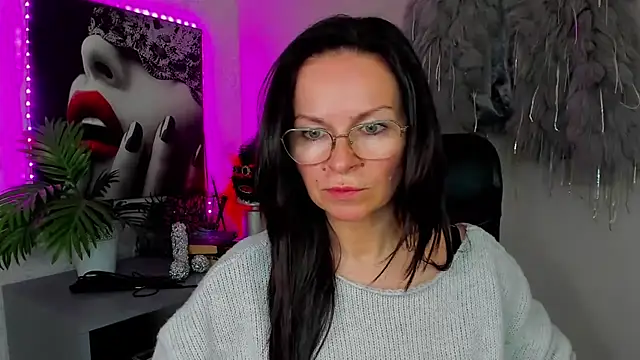 Snapshot of HelenLuxx chatting on April 20, 2026, 3:15 pm HelenLuxx online show from April 20, 2026, 3:15 pm